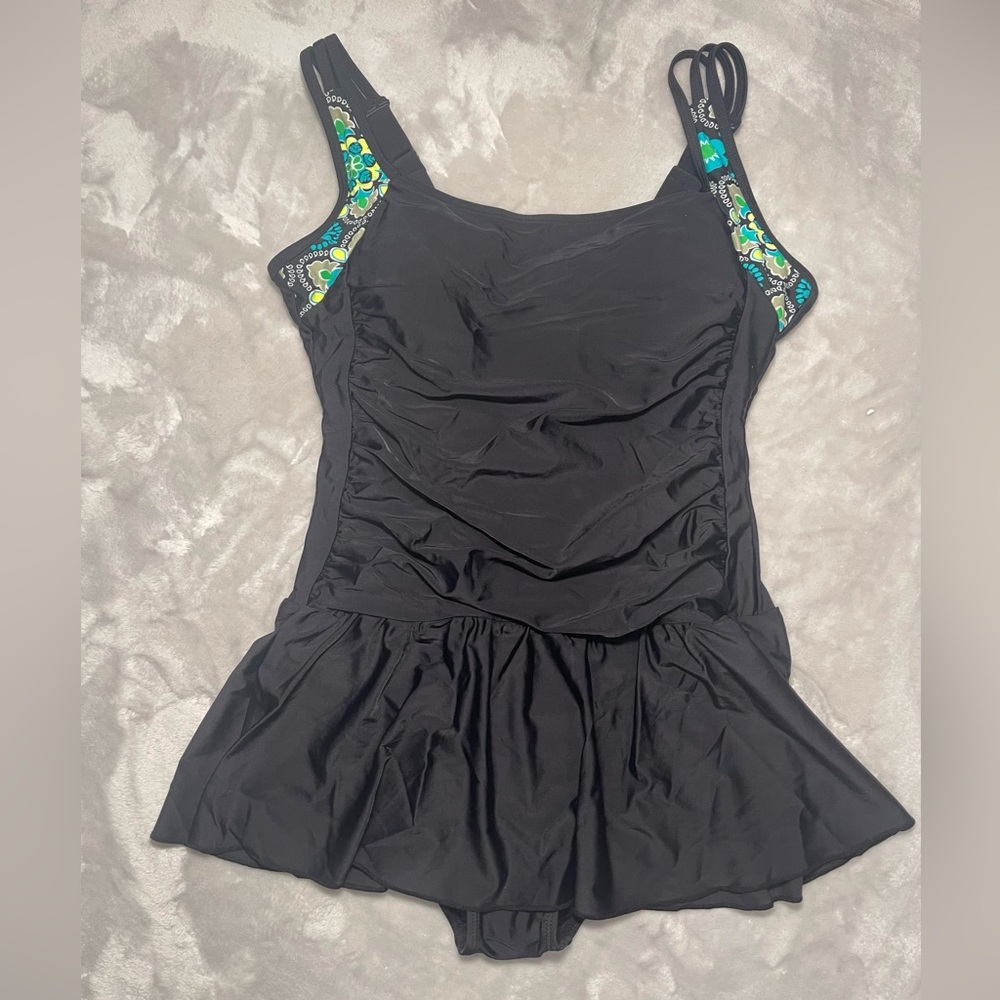 Women's One Piece Swimdress Skirted swimsuit NWOT
